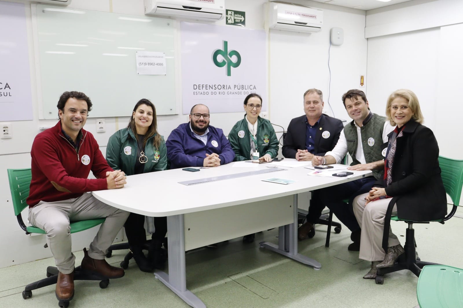Encontro com o Deputado Marcus Vinicius na unidade móvel da DPE, na Expointer.